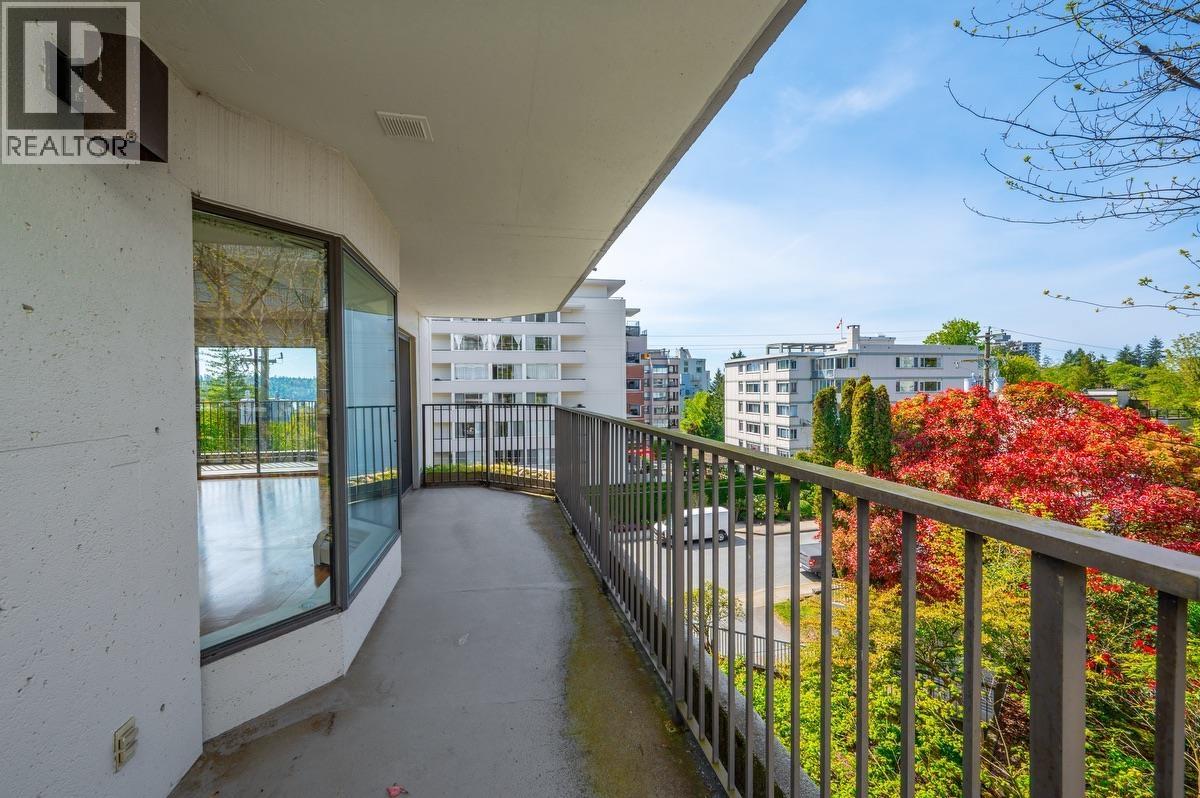401 747 17TH STREET, West Vancouver