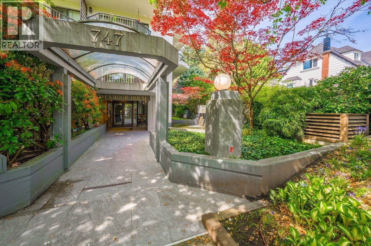 401 747 17TH STREET, West Vancouver