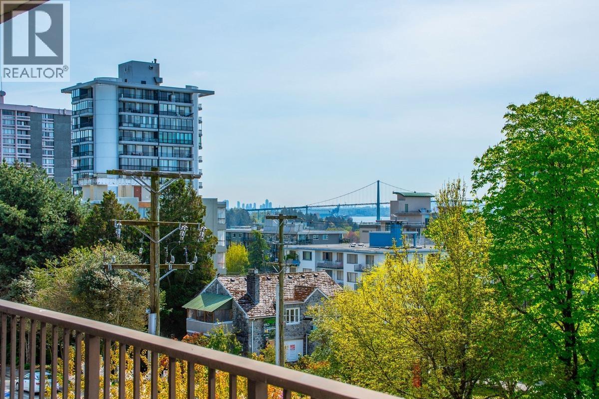 401 747 17TH STREET, West Vancouver