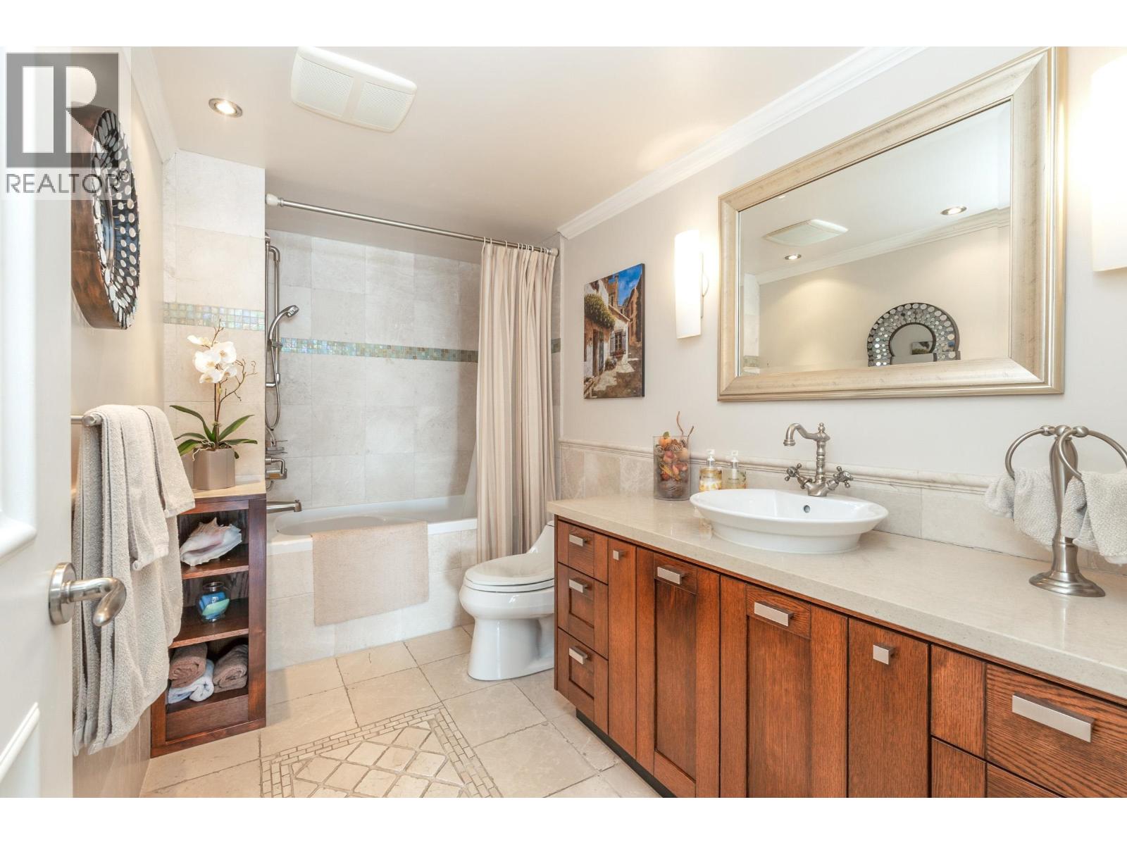 33 2250 FOLKESTONE WAY, West Vancouver