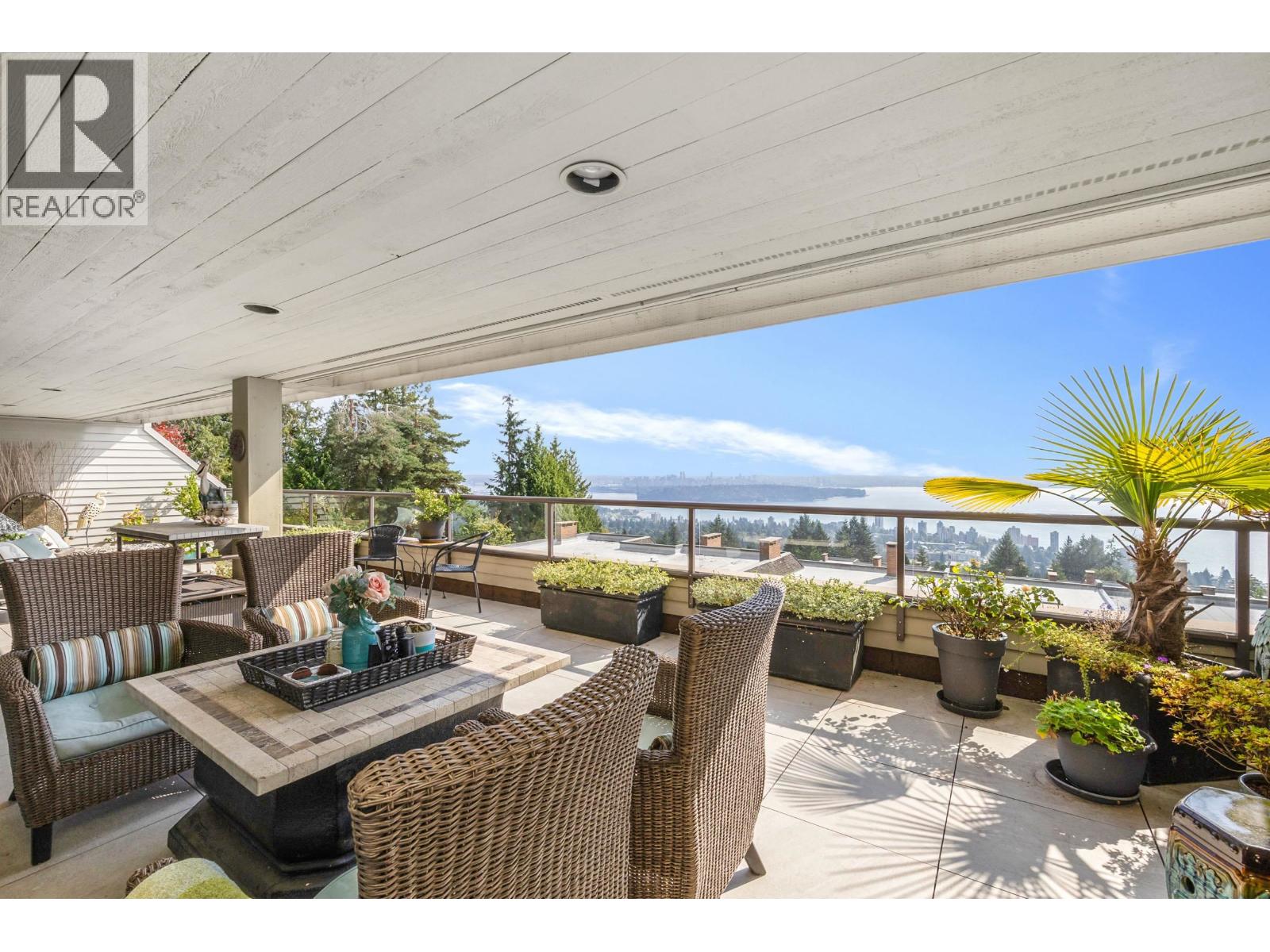 33 2250 FOLKESTONE WAY, West Vancouver