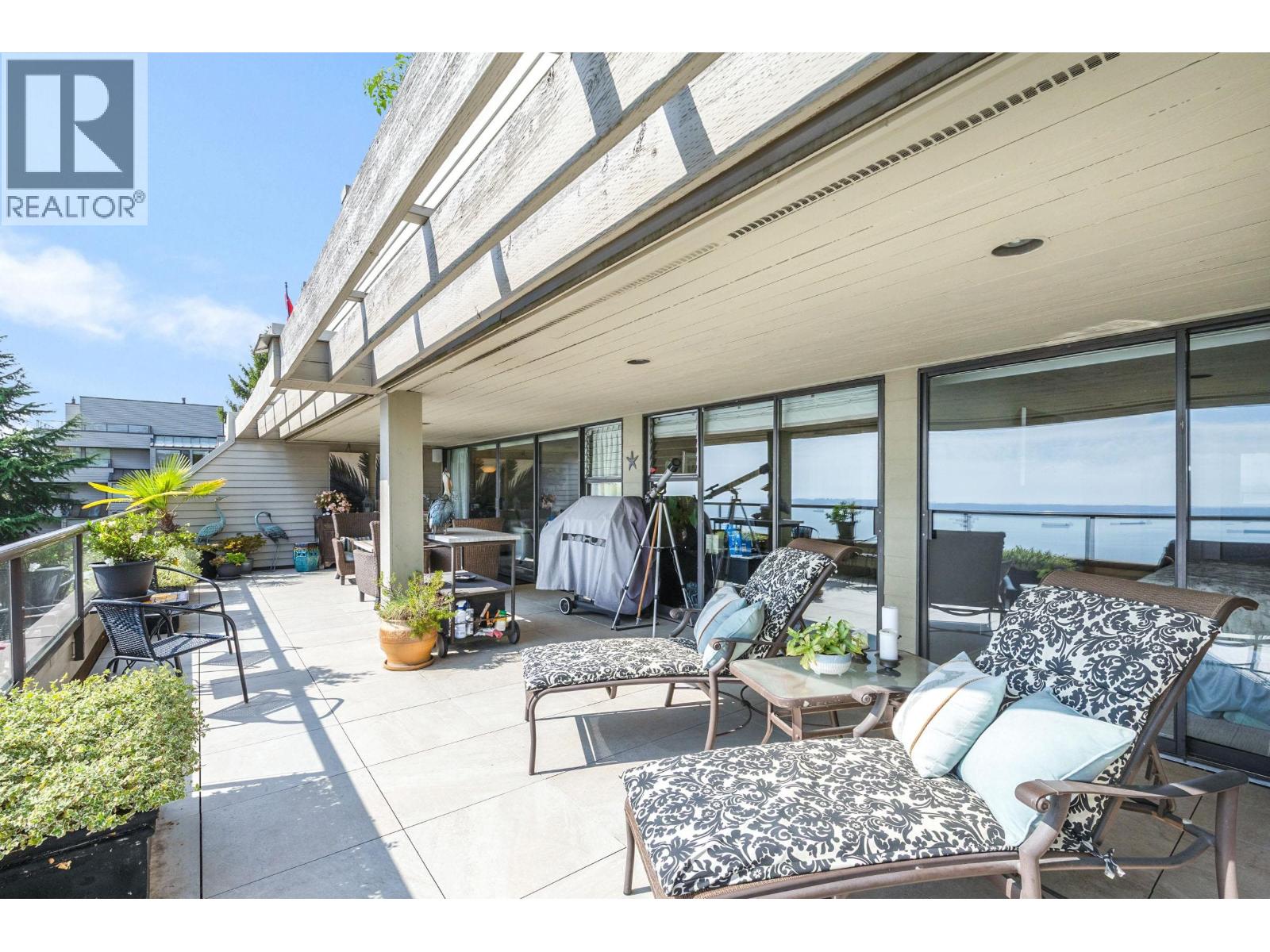 33 2250 FOLKESTONE WAY, West Vancouver