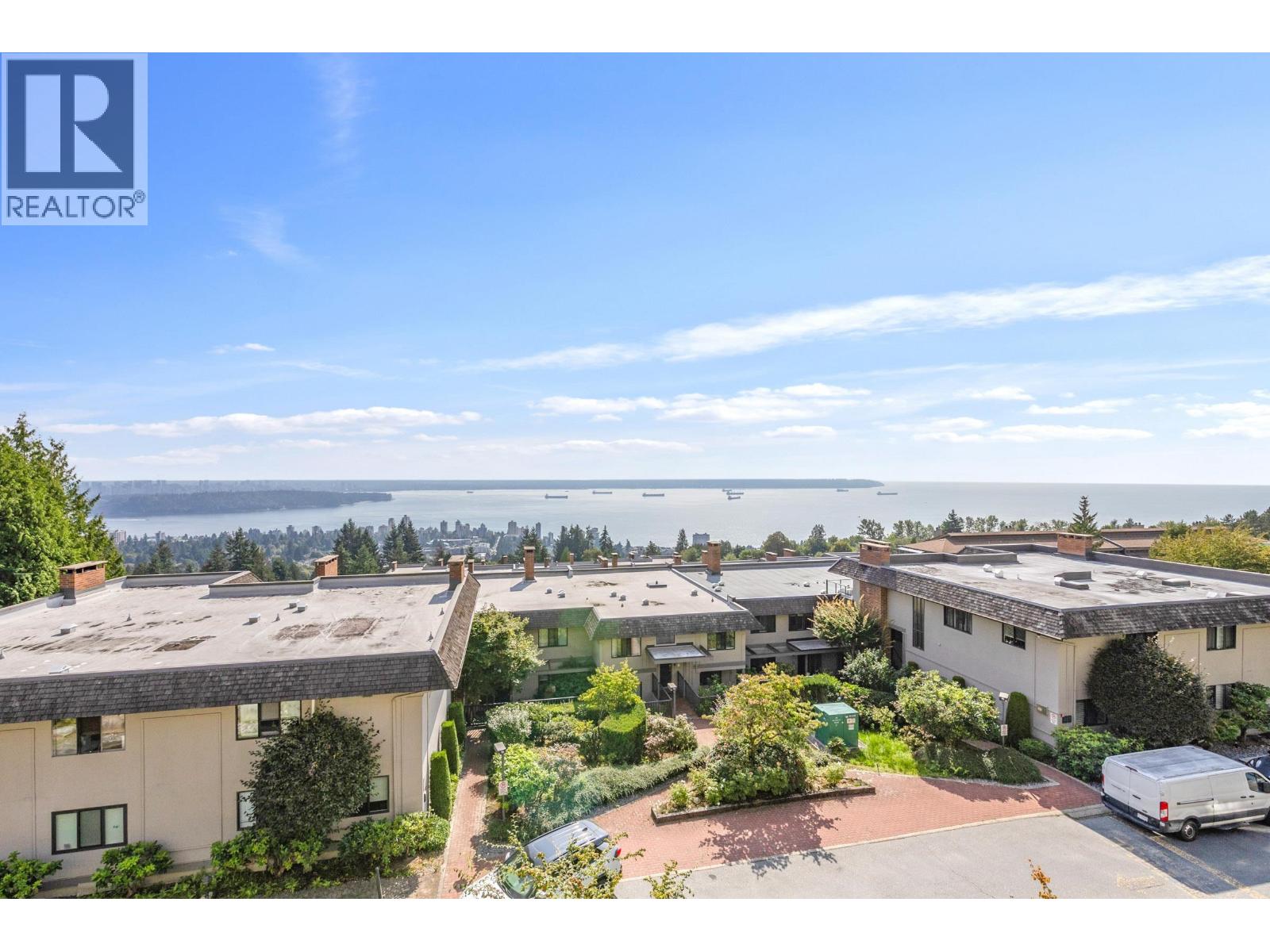 33 2250 FOLKESTONE WAY, West Vancouver