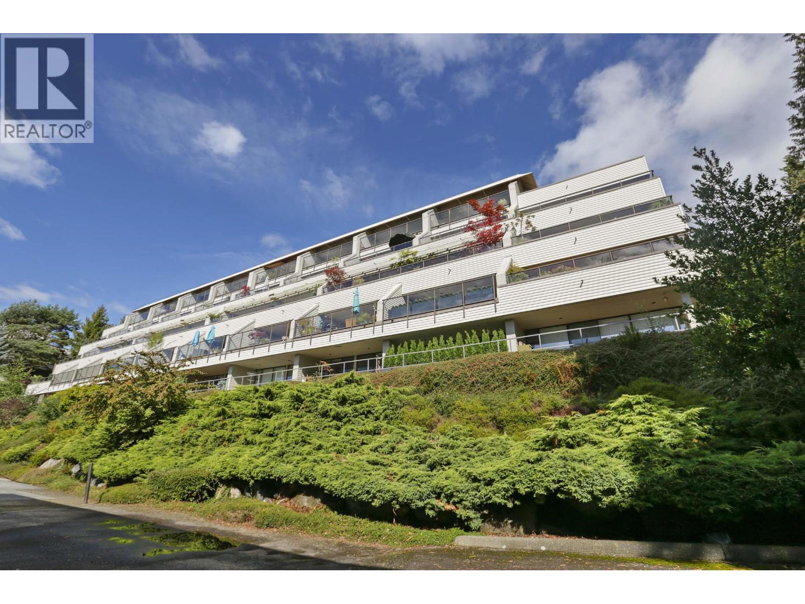 33 2250 FOLKESTONE WAY, West Vancouver