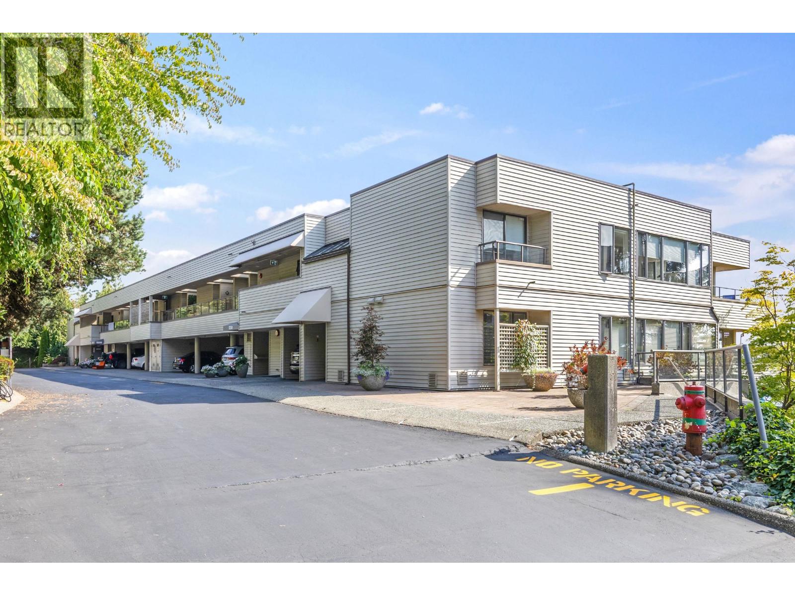 33 2250 FOLKESTONE WAY, West Vancouver