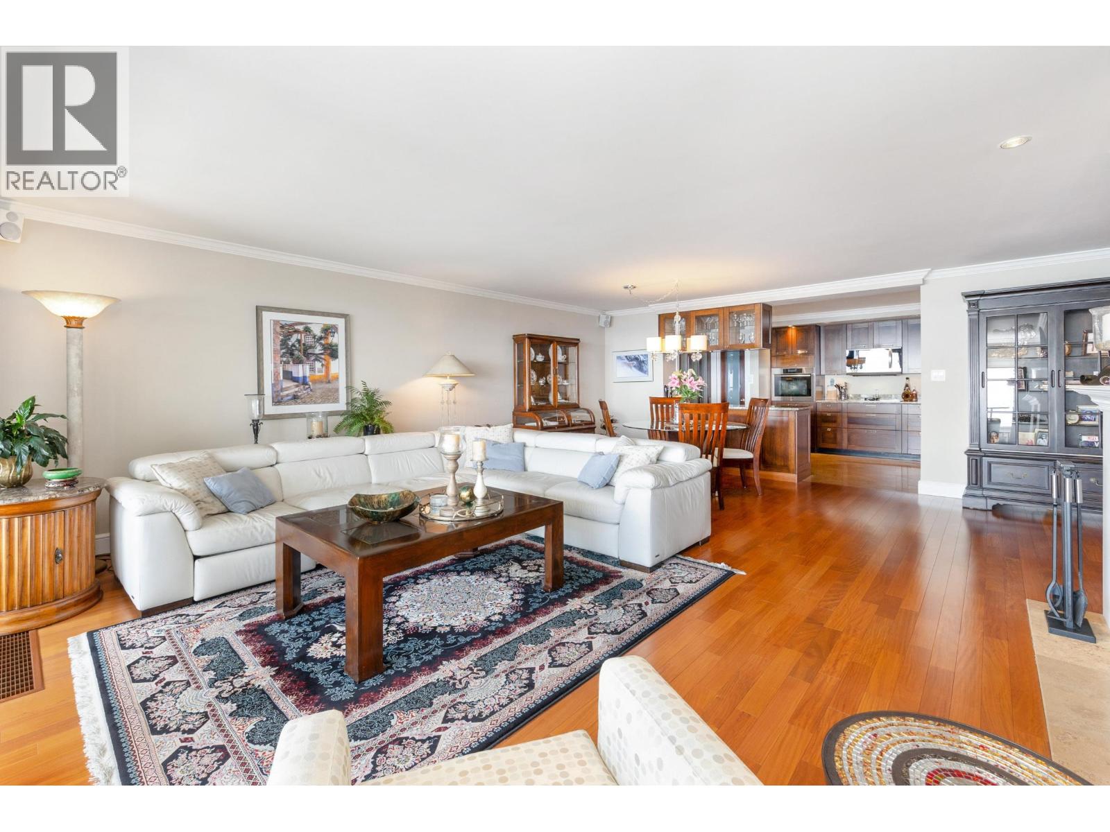 33 2250 FOLKESTONE WAY, West Vancouver