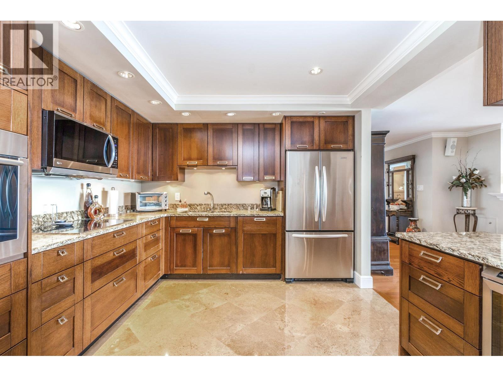 33 2250 FOLKESTONE WAY, West Vancouver