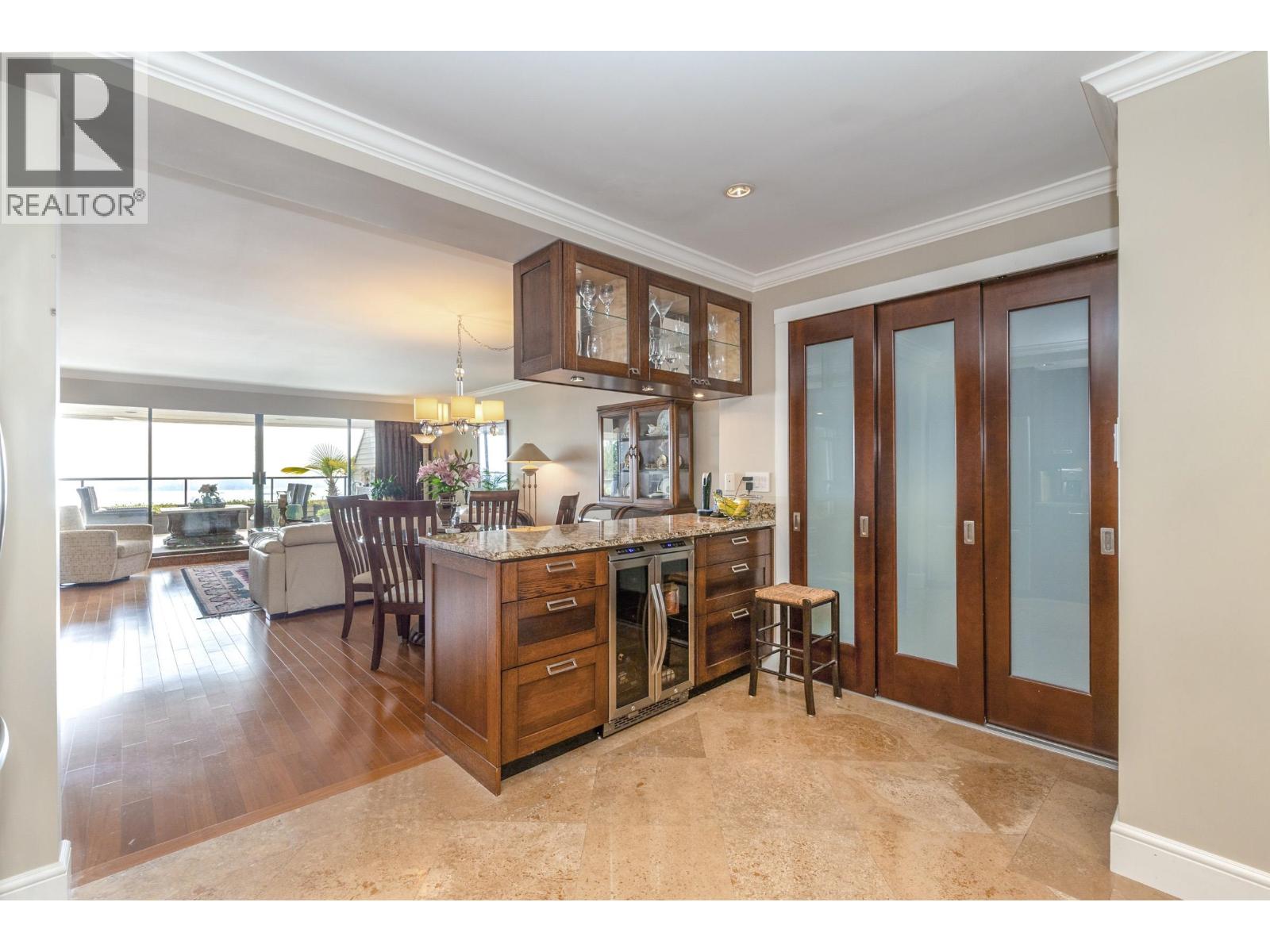 33 2250 FOLKESTONE WAY, West Vancouver