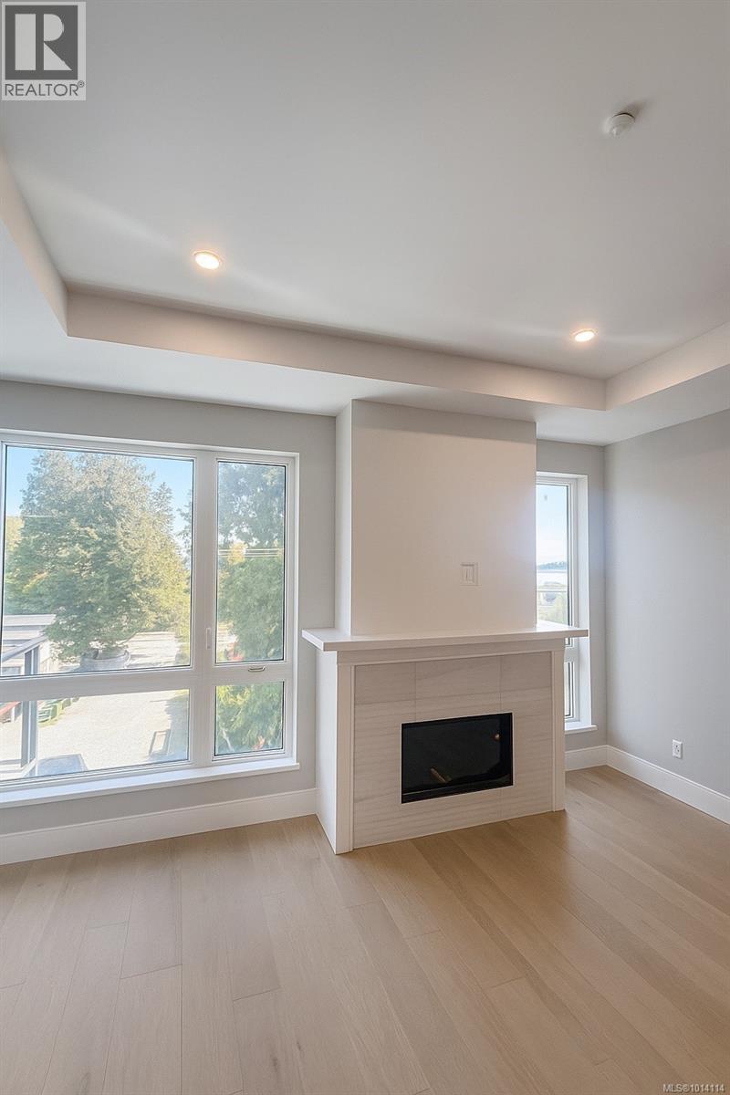 306 986 Doumac Avenue, Saanich
