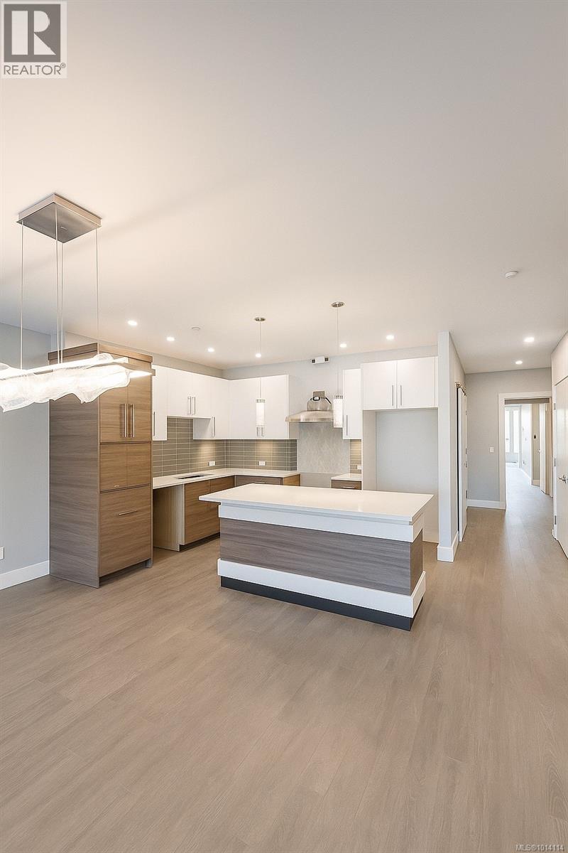 306 986 Doumac Avenue, Saanich