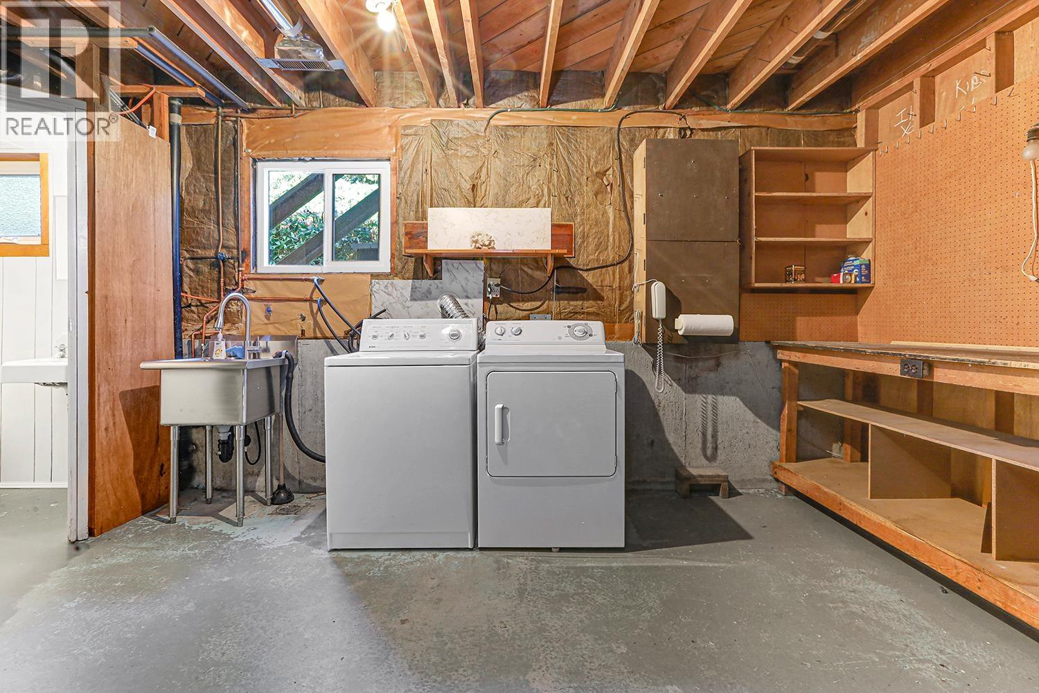 2107 CARMEN PLACE, Port Coquitlam