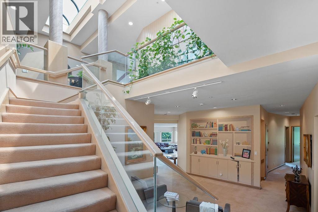 2490 WESTHILL COURT, West Vancouver