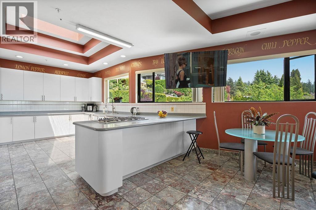 2490 WESTHILL COURT, West Vancouver