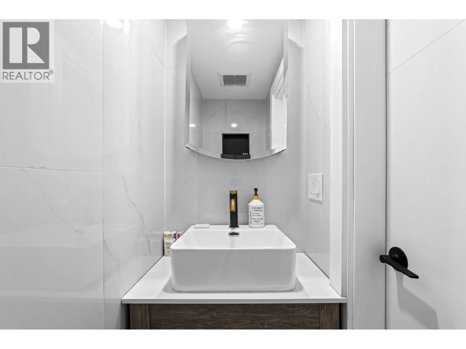 1921 FULTON AVENUE, West Vancouver