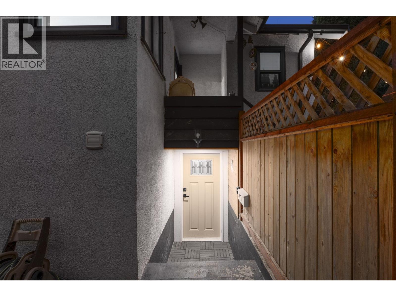1921 FULTON AVENUE, West Vancouver