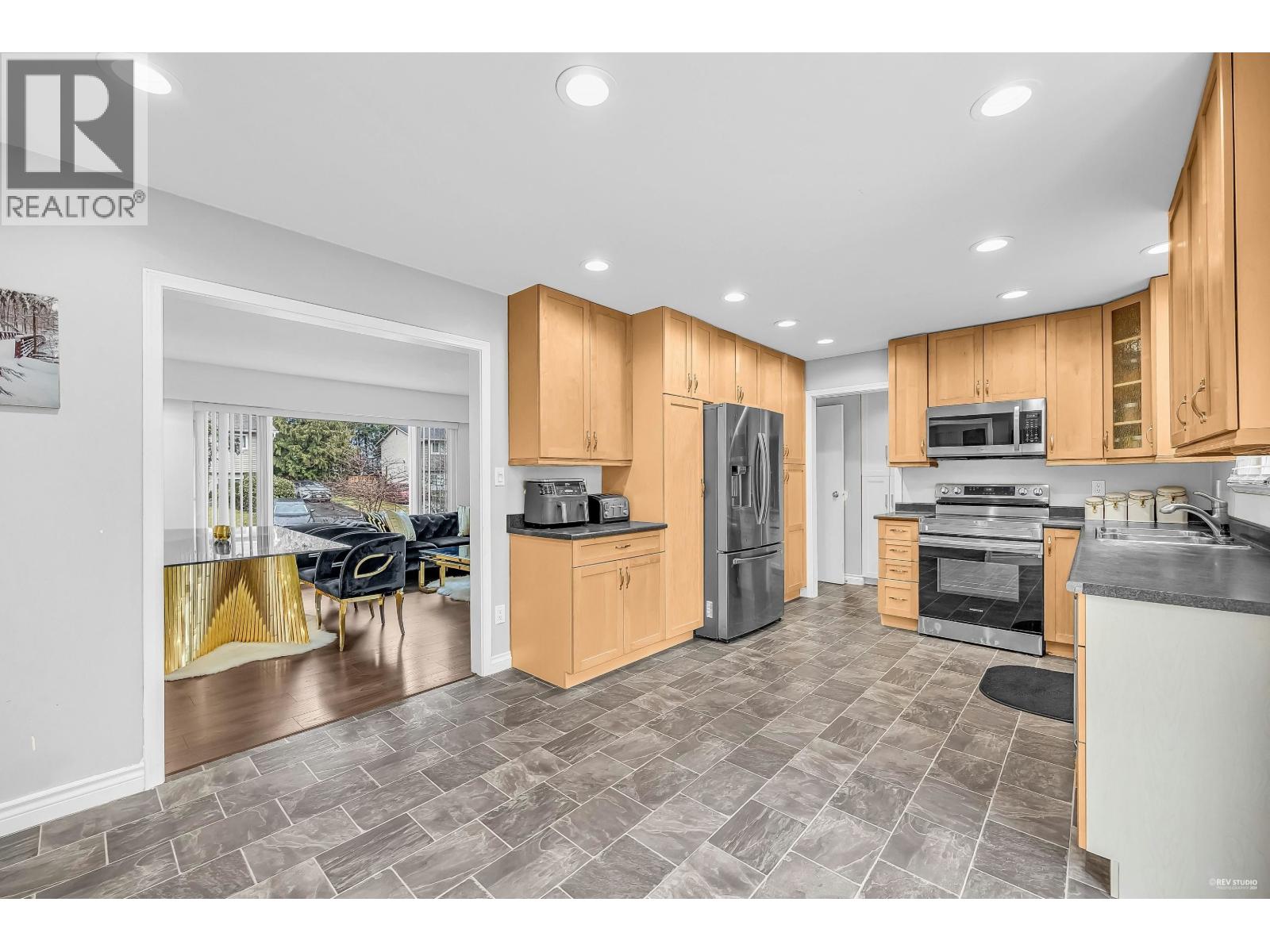 House in Maple Ridge - Image 10