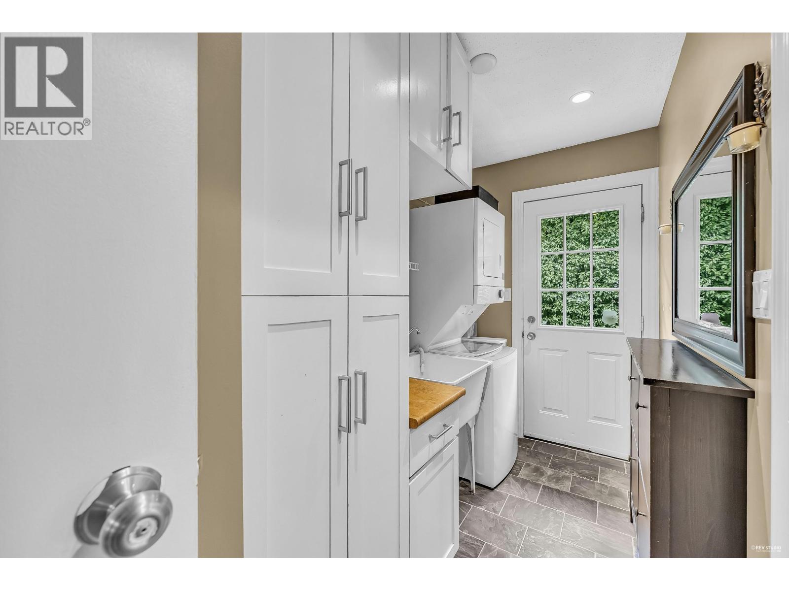 House in Maple Ridge - Image 16