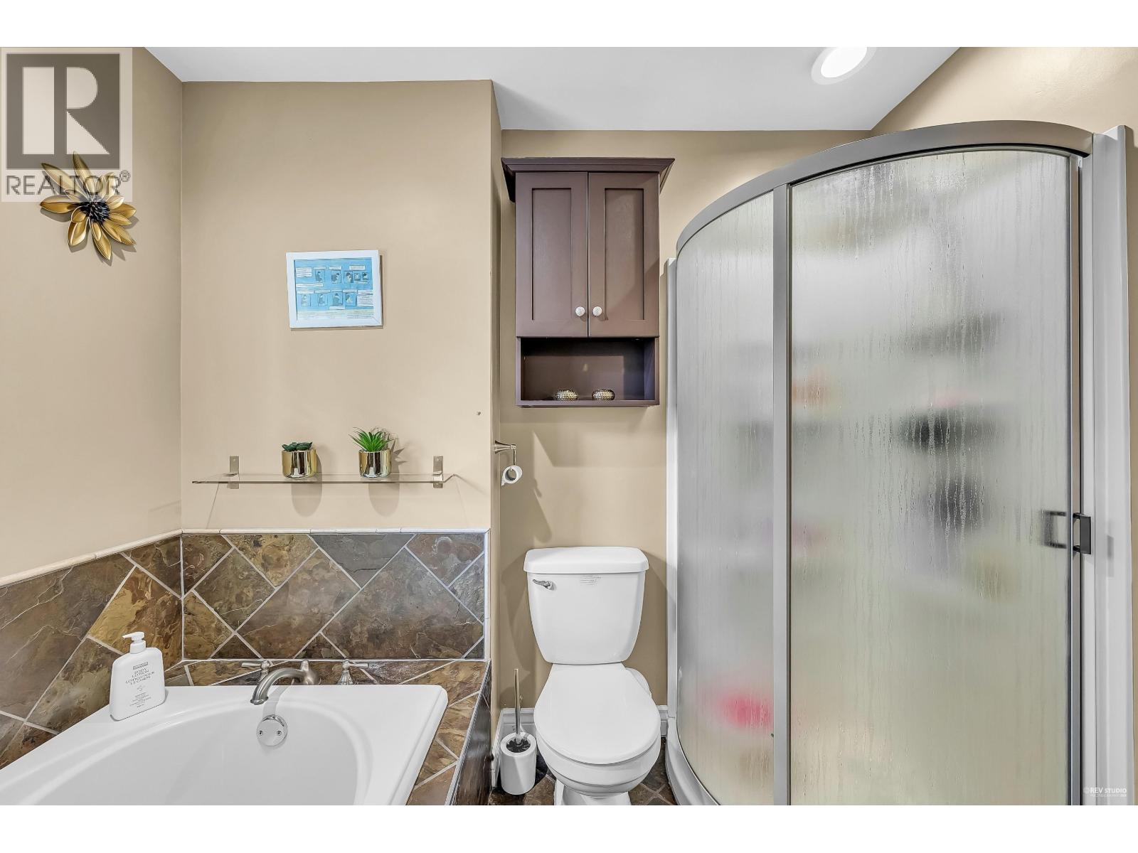 House in Maple Ridge - Image 17