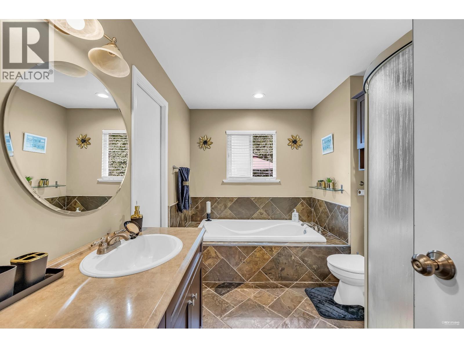 House in Maple Ridge - Image 18