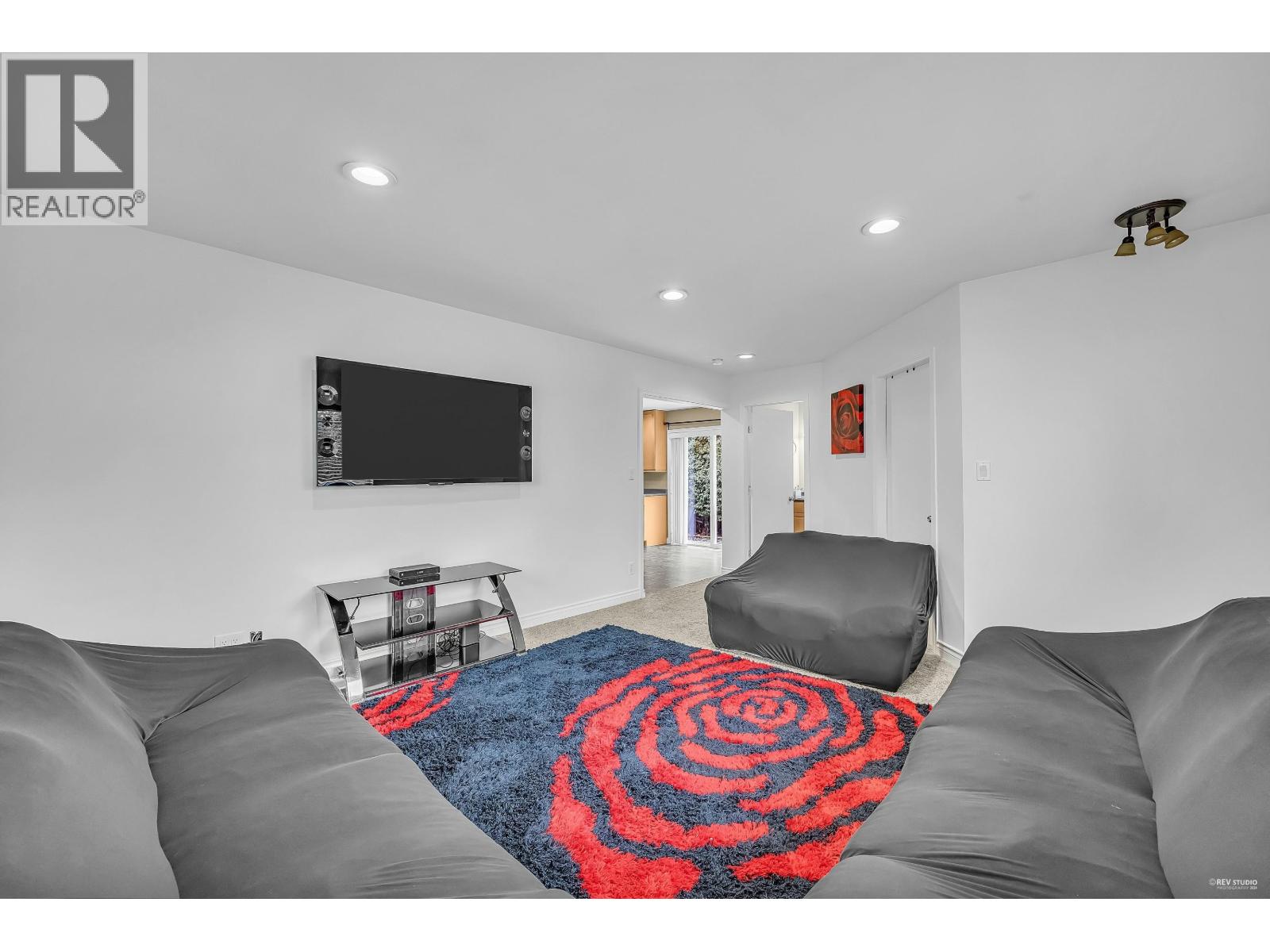 House in Maple Ridge - Image 24