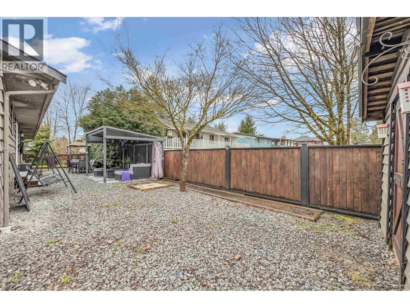 House in Maple Ridge - Image 30