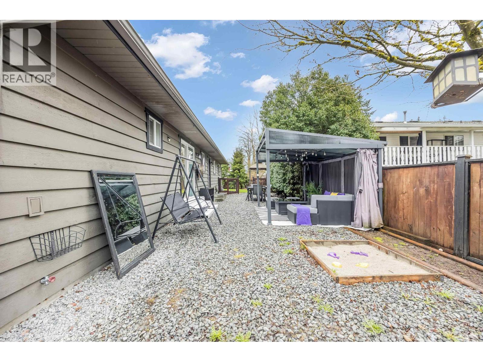 House in Maple Ridge - Image 31