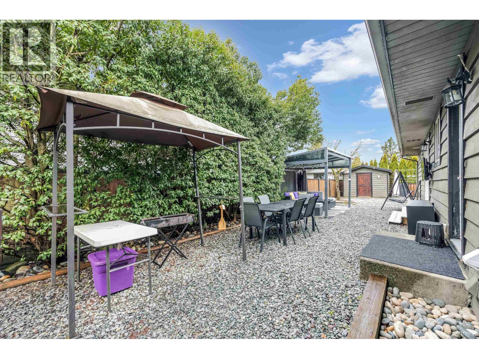 House in Maple Ridge - Image 32