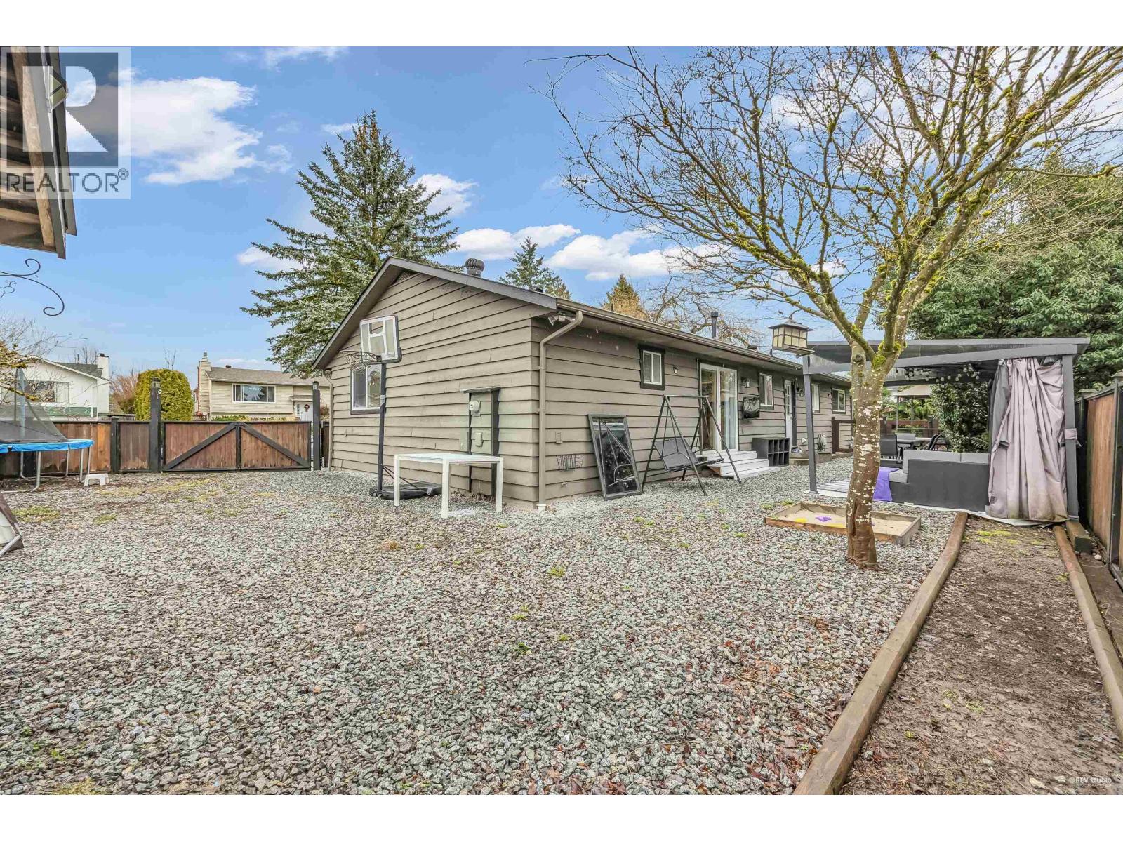 House in Maple Ridge - Image 33