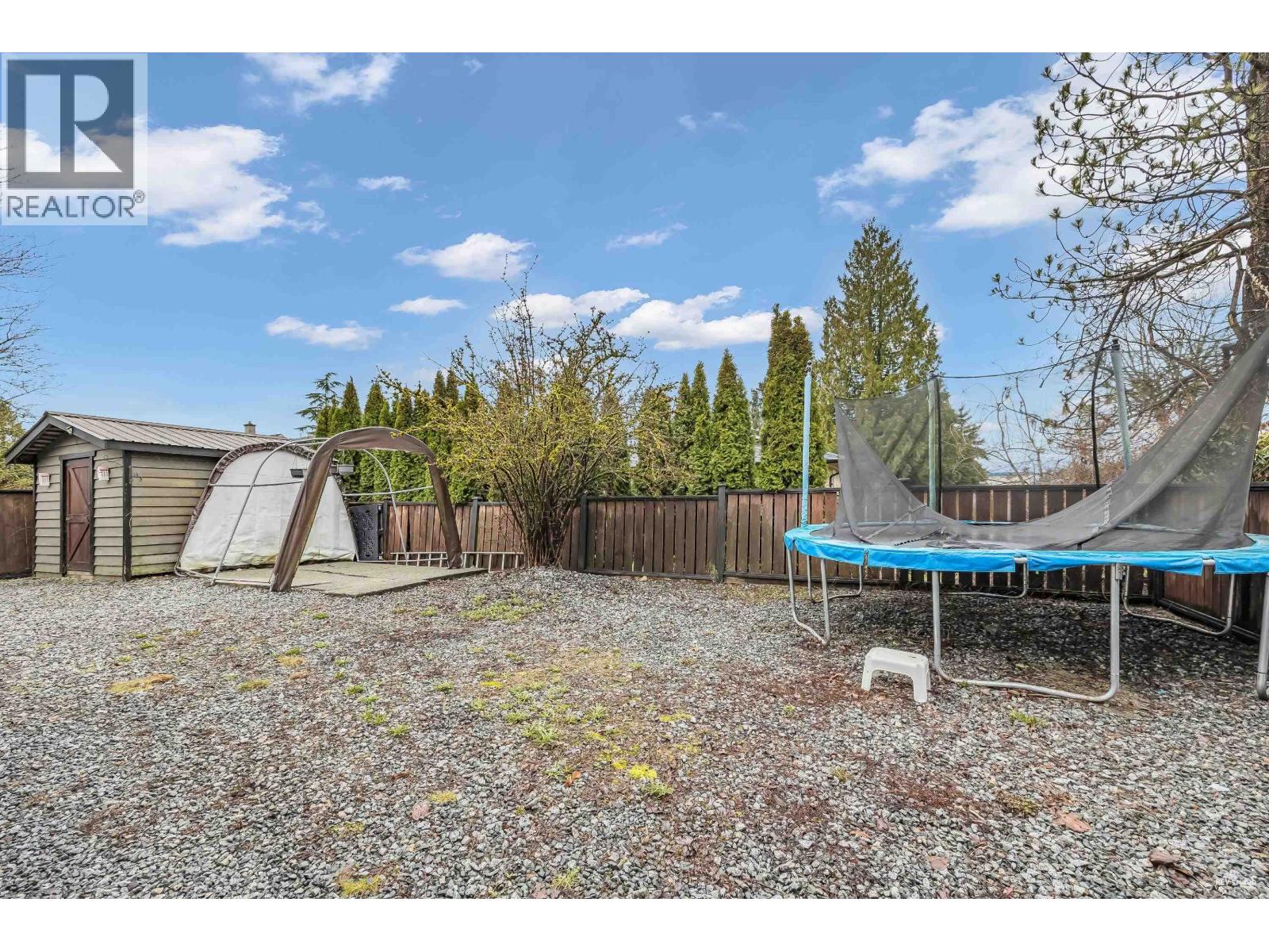 House in Maple Ridge - Image 34