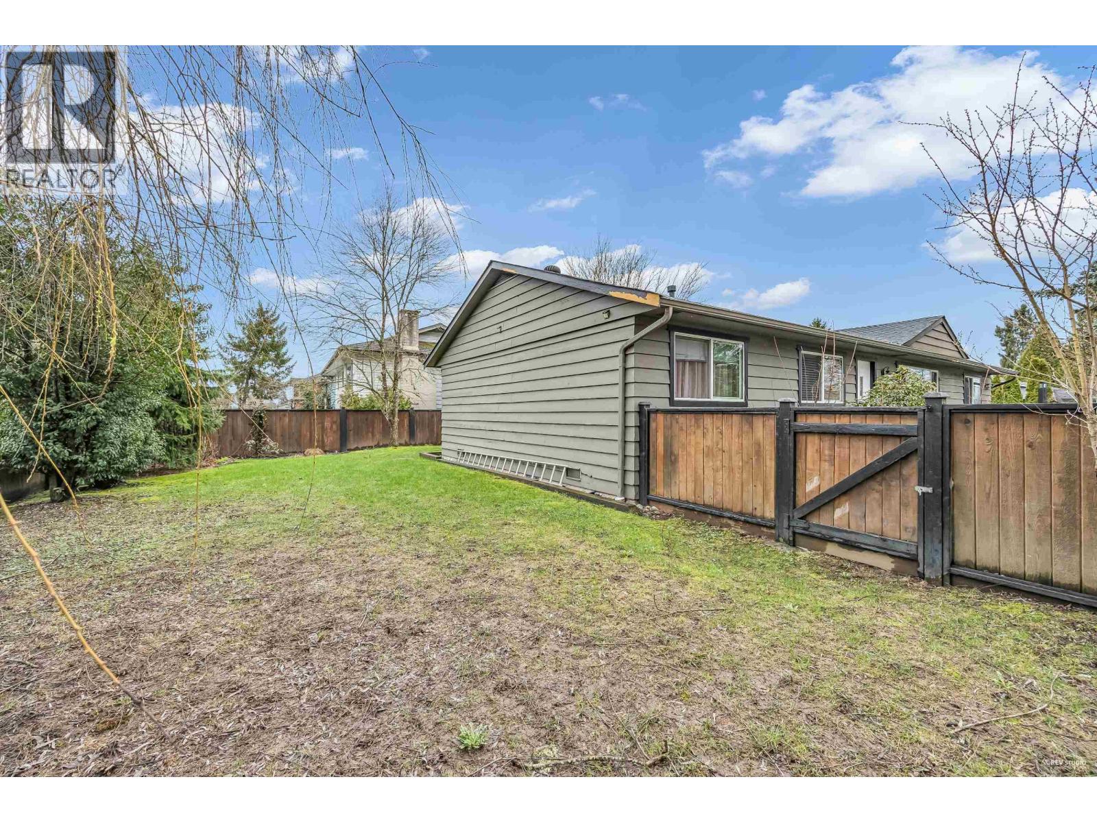 House in Maple Ridge - Image 39