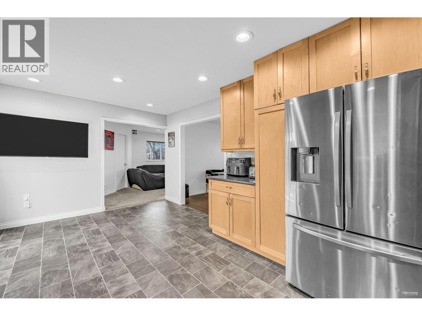 House in Maple Ridge - Image 9