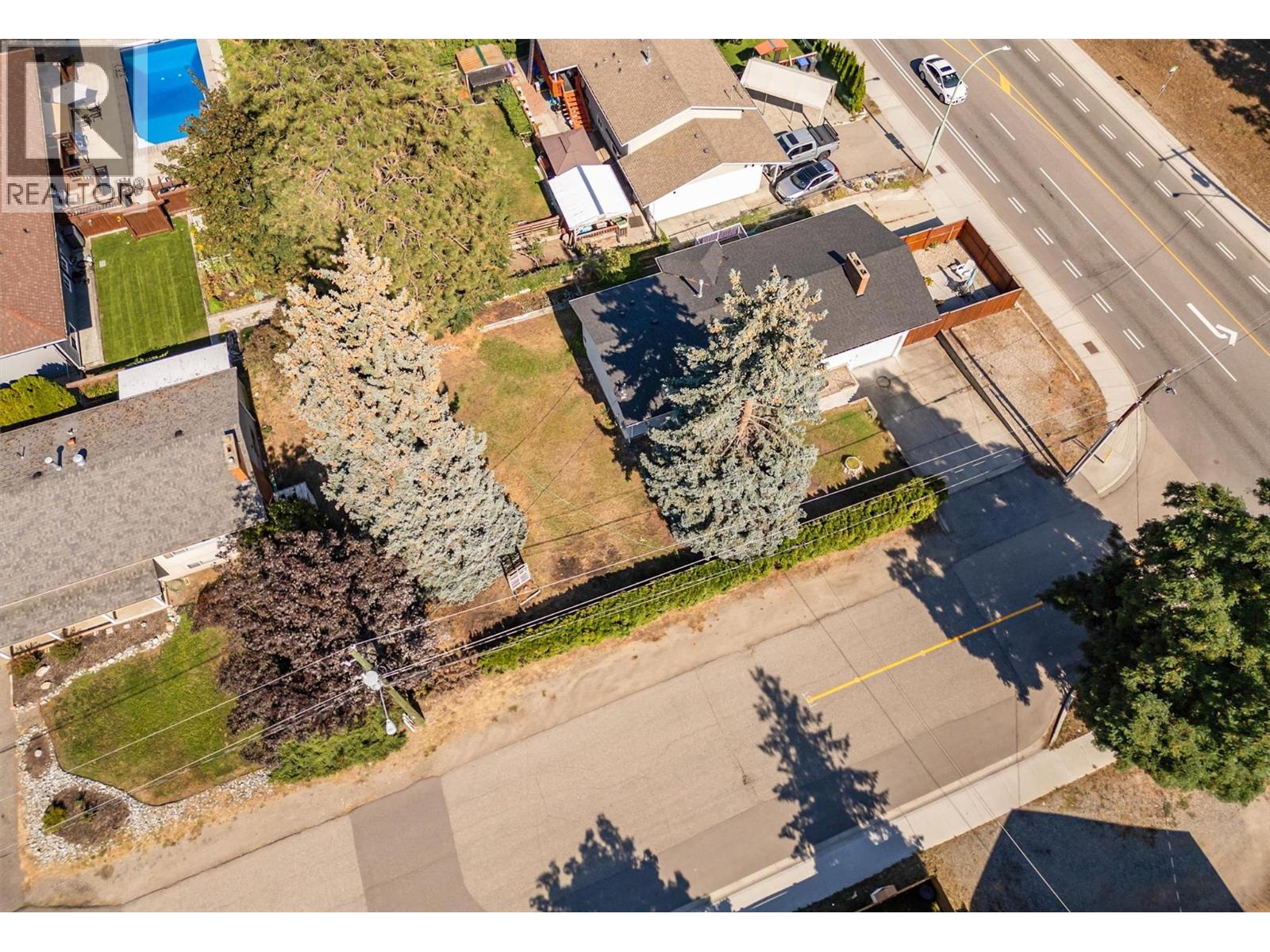  694 Tozer Avenue, Kelowna