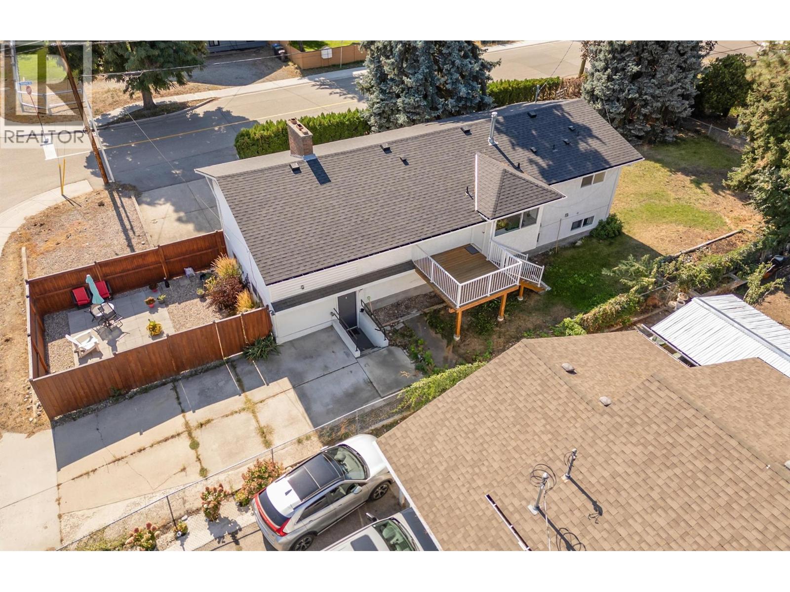  694 Tozer Avenue, Kelowna