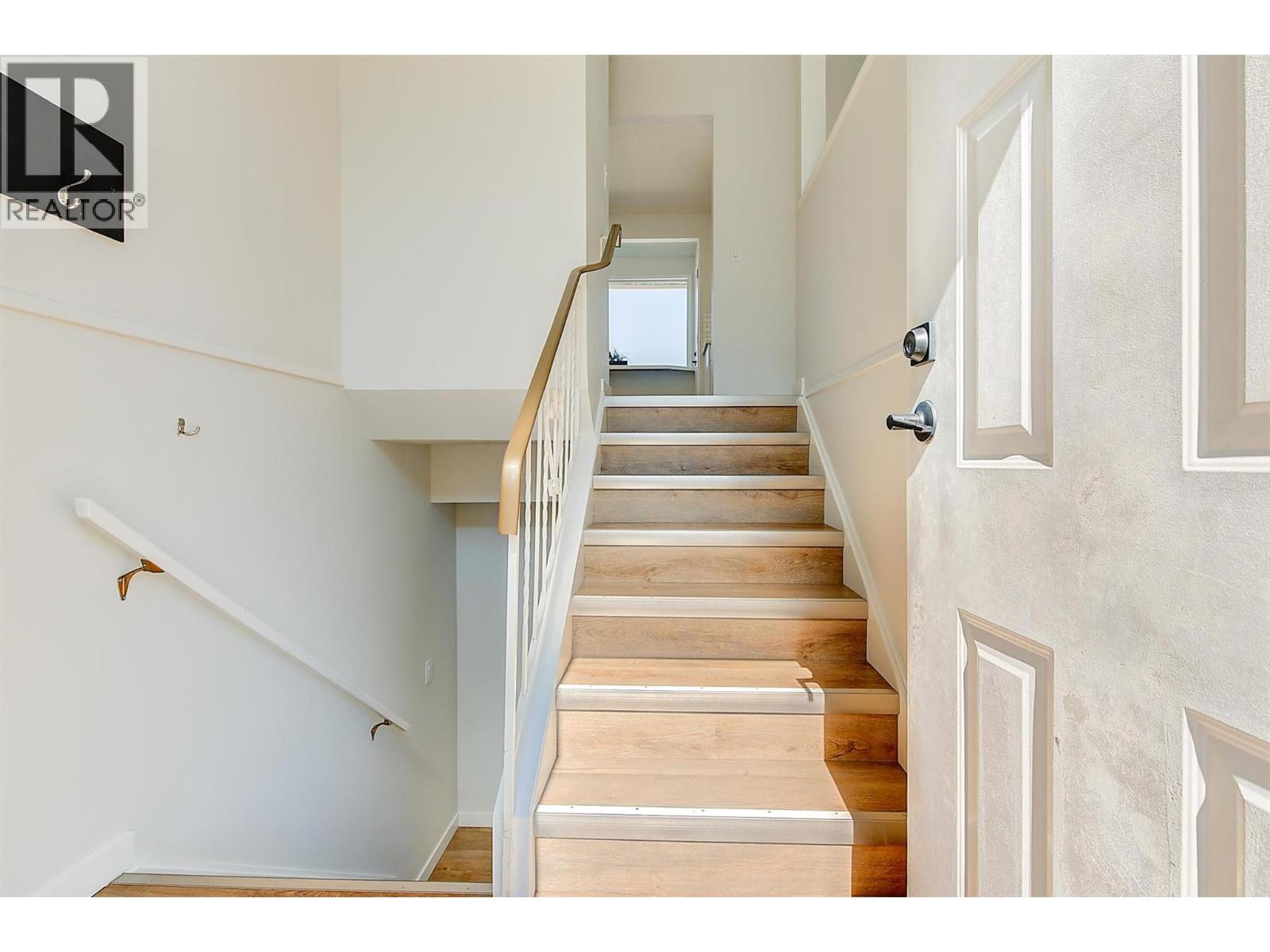  694 Tozer Avenue, Kelowna