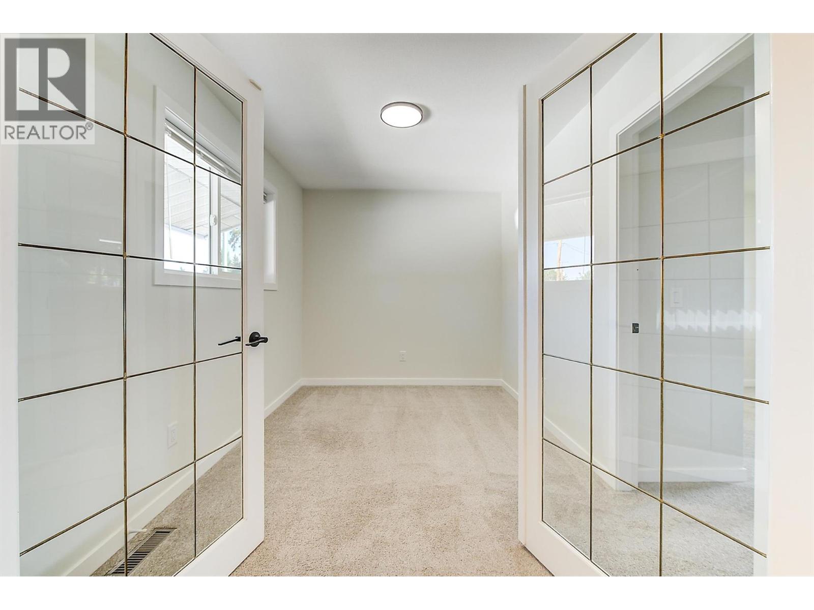  694 Tozer Avenue, Kelowna