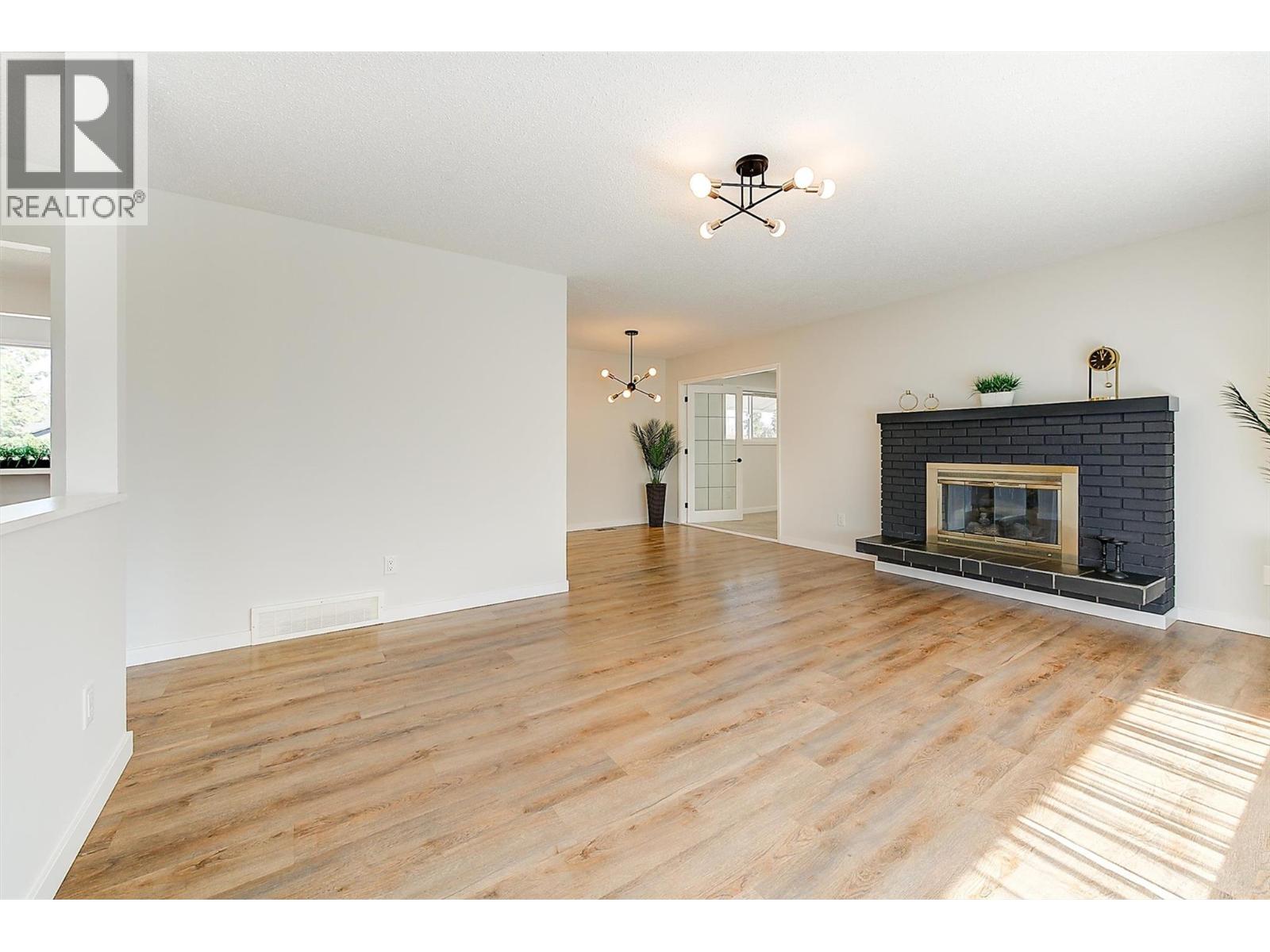  694 Tozer Avenue, Kelowna
