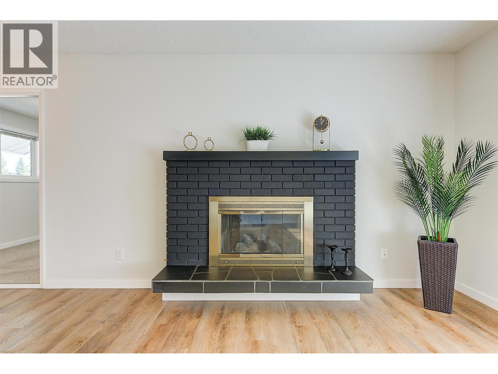  694 Tozer Avenue, Kelowna