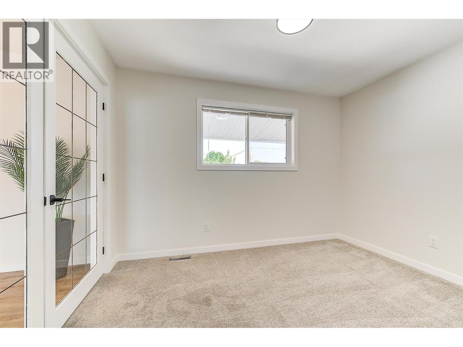  694 Tozer Avenue, Kelowna