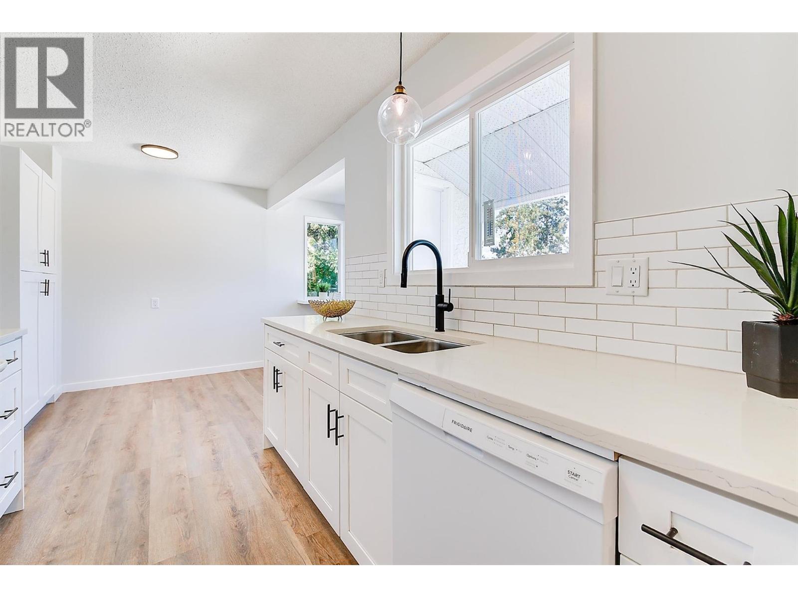  694 Tozer Avenue, Kelowna
