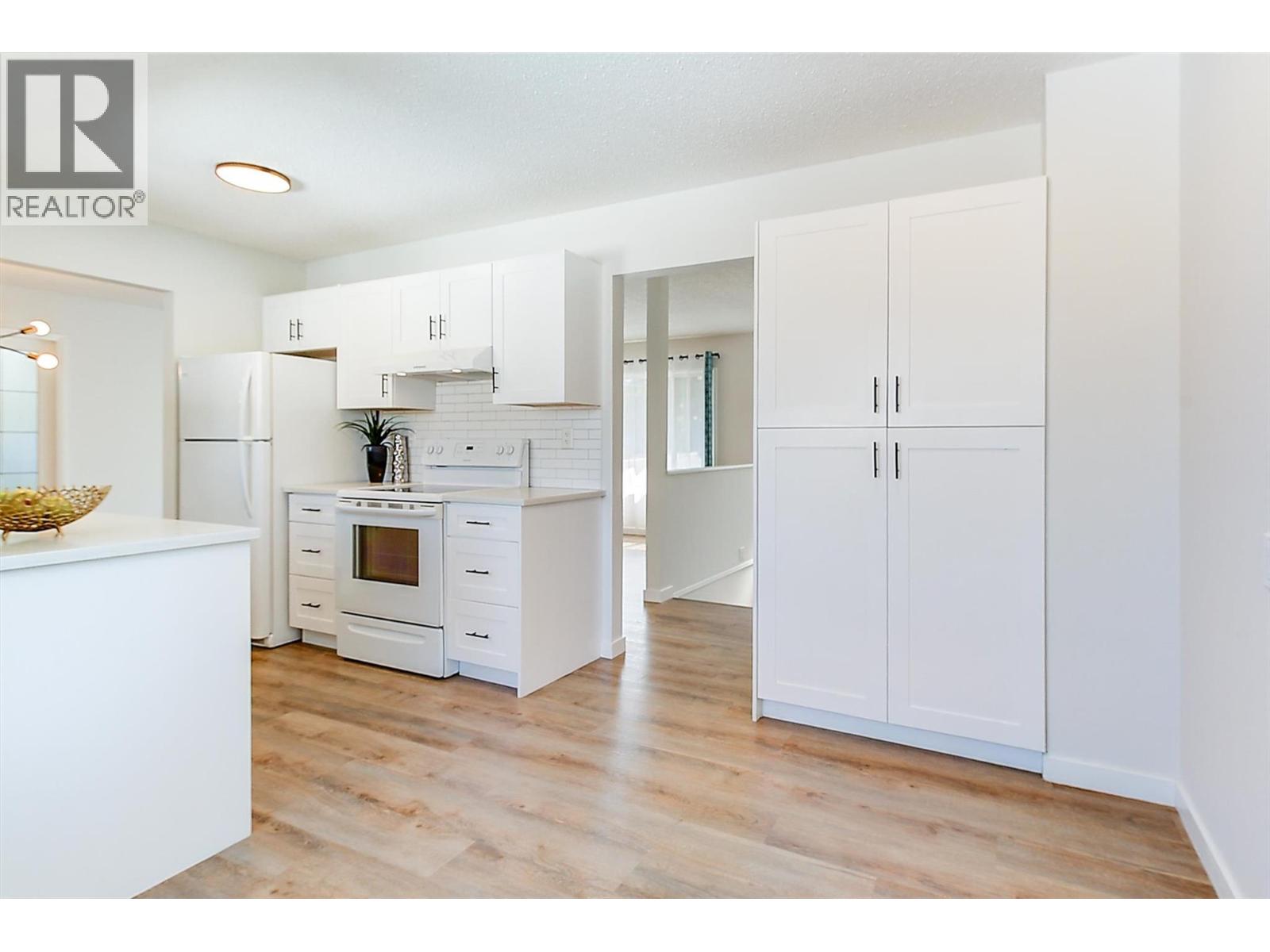  694 Tozer Avenue, Kelowna