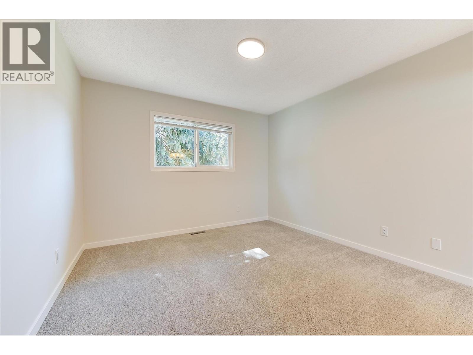  694 Tozer Avenue, Kelowna