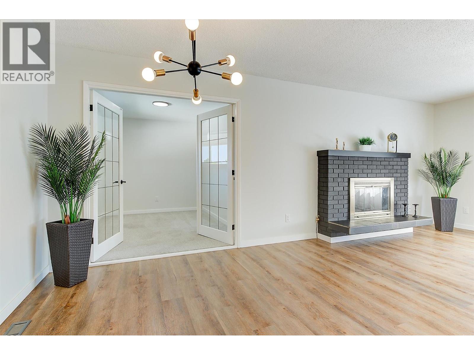 694 Tozer Avenue, Kelowna
