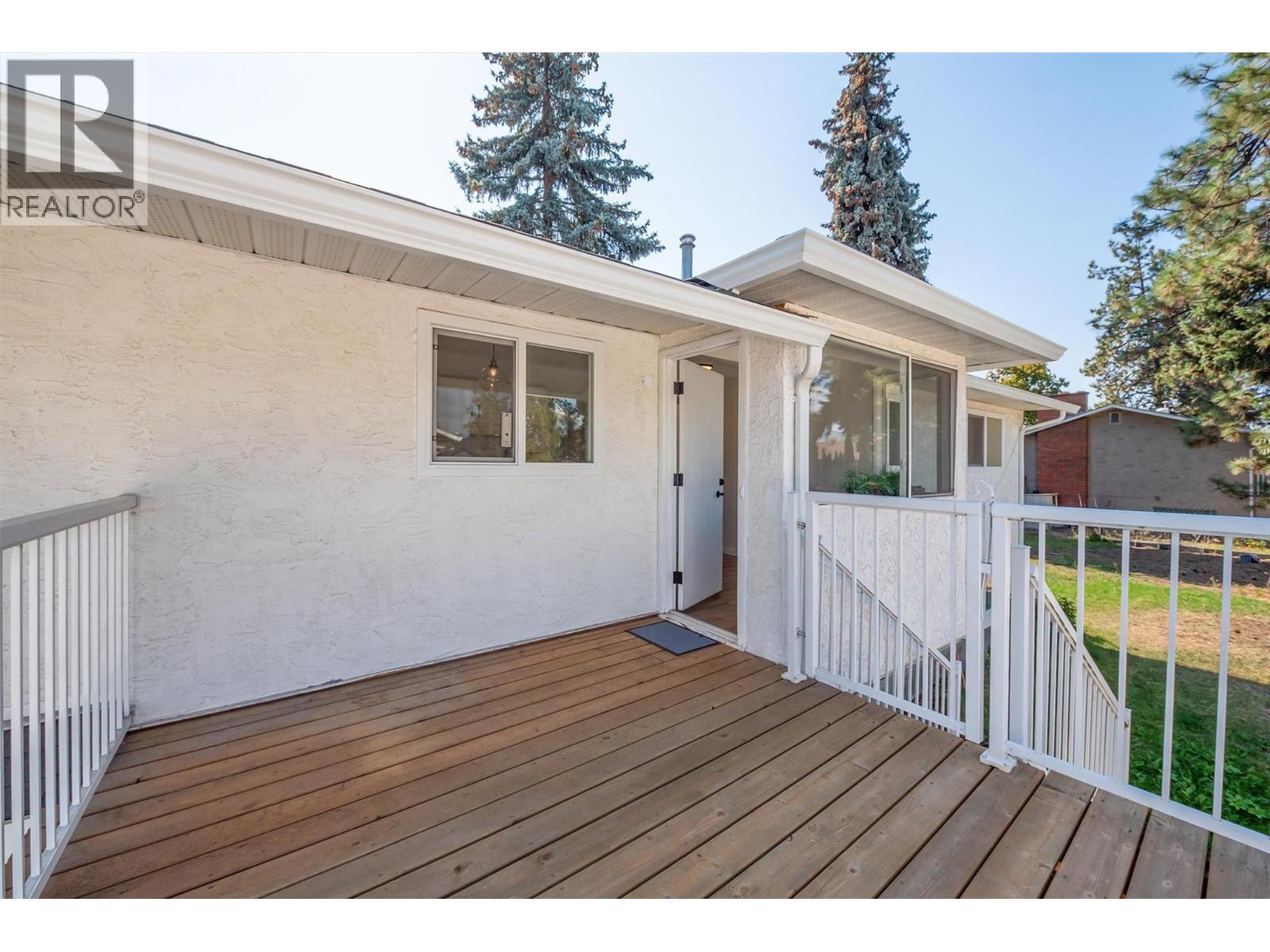  694 Tozer Avenue, Kelowna