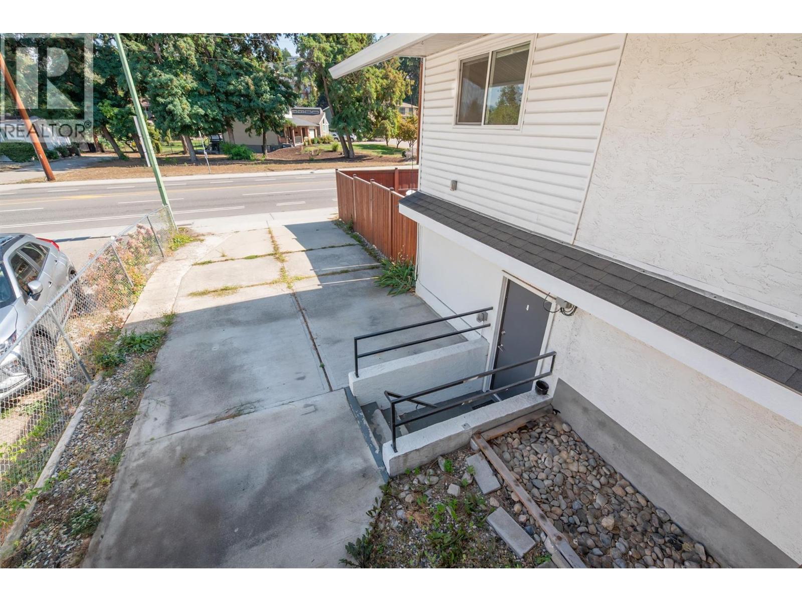  694 Tozer Avenue, Kelowna