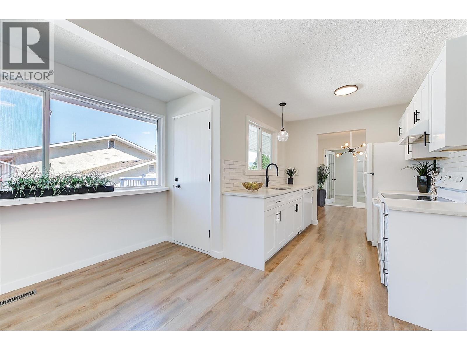  694 Tozer Avenue, Kelowna