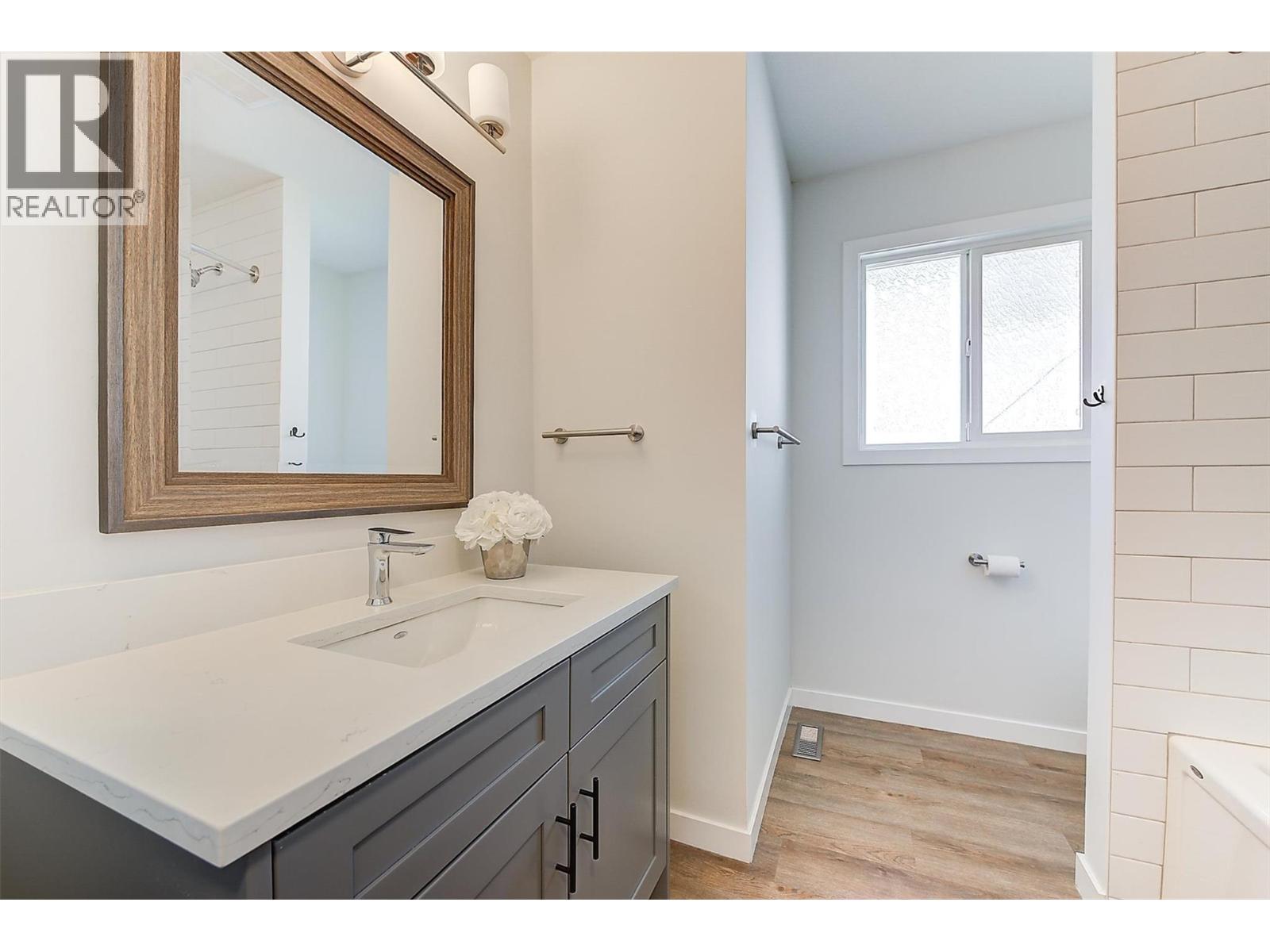  694 Tozer Avenue, Kelowna