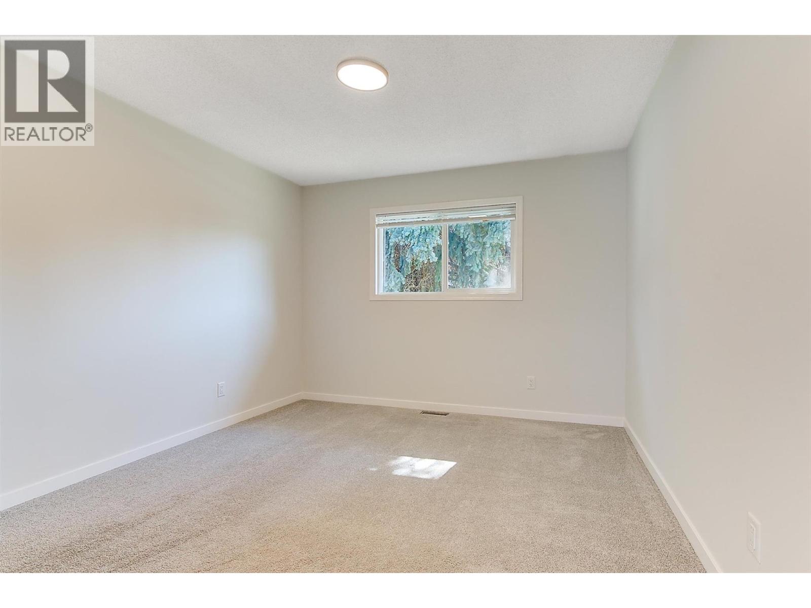  694 Tozer Avenue, Kelowna