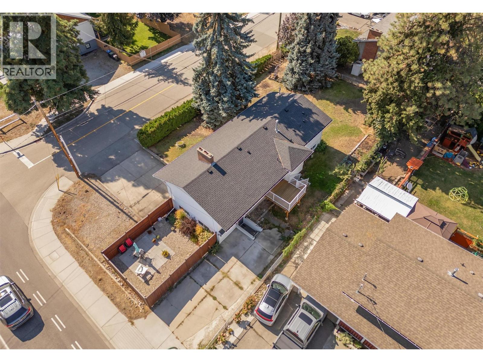 694 Tozer Avenue, Kelowna