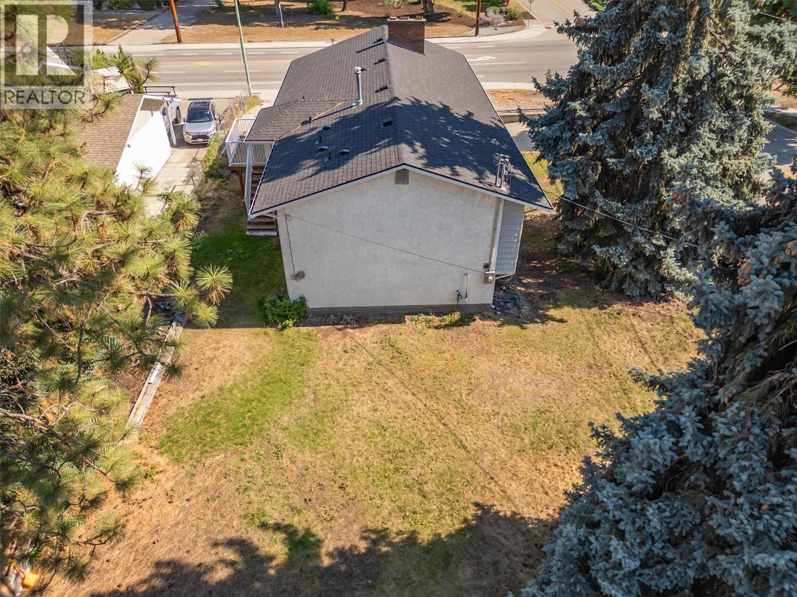  694 Tozer Avenue, Kelowna