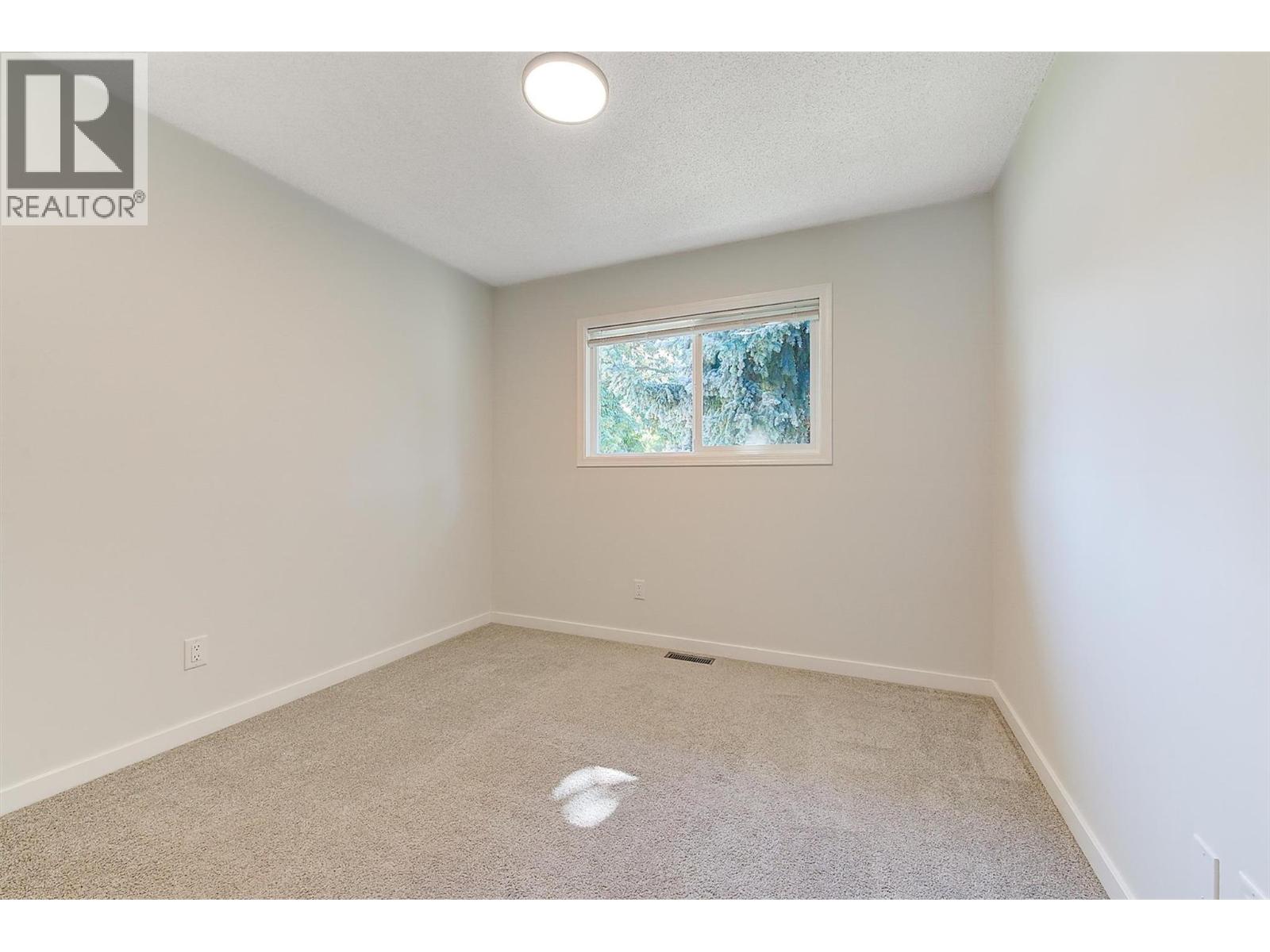  694 Tozer Avenue, Kelowna